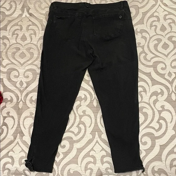 Democracy Black Jeans with Bow Detail Size 14 - Picture 4 of 4